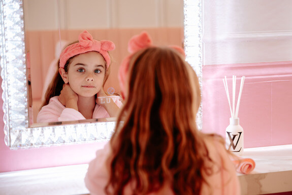 Little girl in the mirror